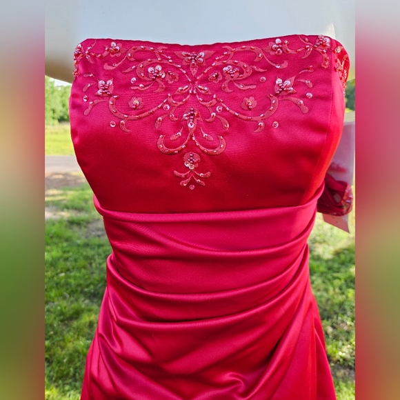 David's Bridal Apple Red Gown - Picture 2 of 14